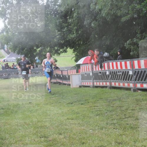 21.06.2025 - 27. Vierlanden-Triathlon KatJ http://msf.ph/oto/8040818 15.06.2025 14:29:45 Ziel 1175, 1287, 1294, 1295 meine-sportfotos.de