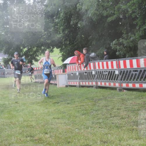 21.06.2025 - 27. Vierlanden-Triathlon KatJ http://msf.ph/oto/8040827 15.06.2025 14:29:45 Ziel 1175, 1287, 1294, 1295 meine-sportfotos.de