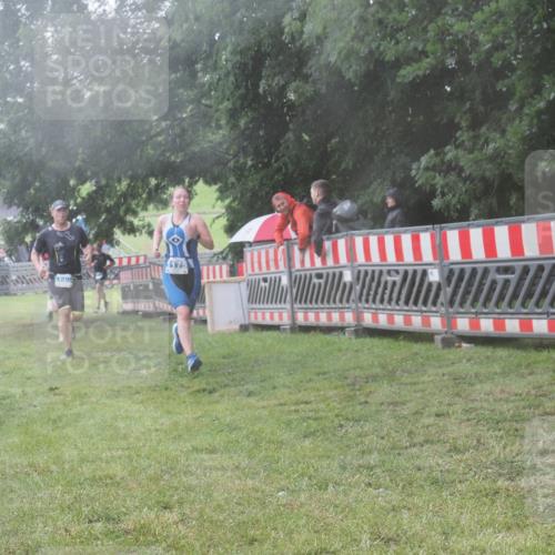 21.06.2025 - 27. Vierlanden-Triathlon KatJ http://msf.ph/oto/8040830 15.06.2025 14:29:45 Ziel 1175, 1287, 1294, 1295 meine-sportfotos.de