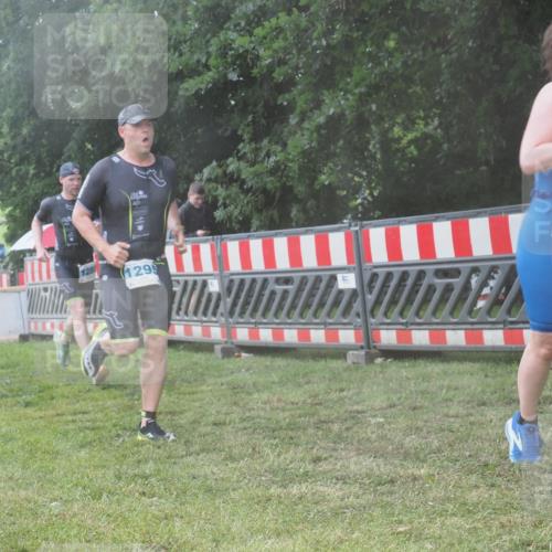 21.06.2025 - 27. Vierlanden-Triathlon KatJ http://msf.ph/oto/8040880 15.06.2025 14:29:48 Ziel 1175, 1287, 1294, 1295 meine-sportfotos.de
