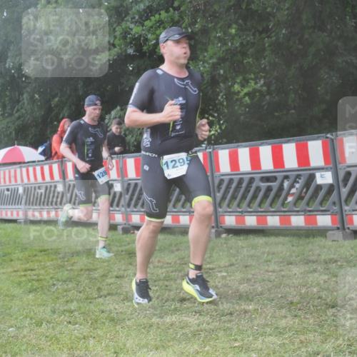 21.06.2025 - 27. Vierlanden-Triathlon KatJ http://msf.ph/oto/8040883 15.06.2025 14:29:48 Ziel 1175, 1287, 1294, 1295 meine-sportfotos.de