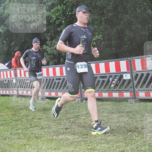 21.06.2025 - 27. Vierlanden-Triathlon KatJ http://msf.ph/oto/8040887 15.06.2025 14:29:48 Ziel 1175, 1287, 1294, 1295 meine-sportfotos.de