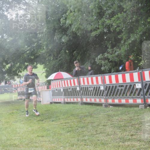 21.06.2025 - 27. Vierlanden-Triathlon KatJ http://msf.ph/oto/8040908 15.06.2025 14:29:51 Ziel 1287, 1294 meine-sportfotos.de