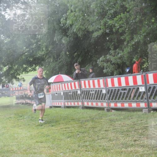 21.06.2025 - 27. Vierlanden-Triathlon KatJ http://msf.ph/oto/8040914 15.06.2025 14:29:52 Ziel 1294 meine-sportfotos.de