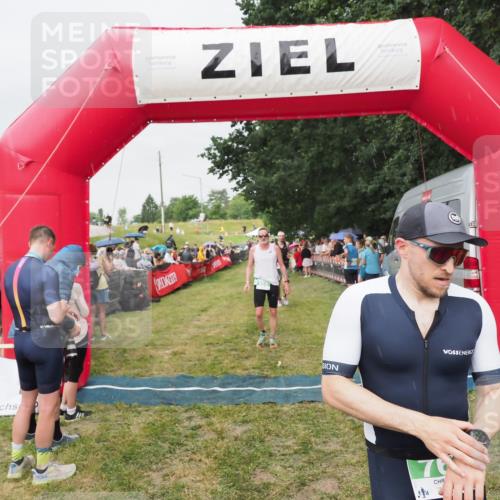21.06.2025 - 27. Vierlanden-Triathlon MichiJ http://msf.ph/oto/8040987 15.06.2026 13:27:32 Ziel 97, 114, 762, 951 meine-sportfotos.de