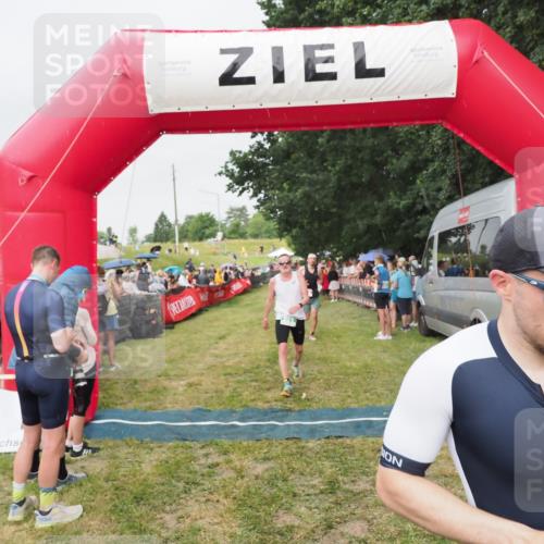 21.06.2025 - 27. Vierlanden-Triathlon MichiJ http://msf.ph/oto/8040993 15.06.2026 13:27:33 Ziel 97, 114, 762, 951 meine-sportfotos.de