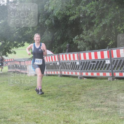 21.06.2025 - 27. Vierlanden-Triathlon KatJ http://msf.ph/oto/8041010 15.06.2025 14:30:12 Ziel 1168, 1236 meine-sportfotos.de