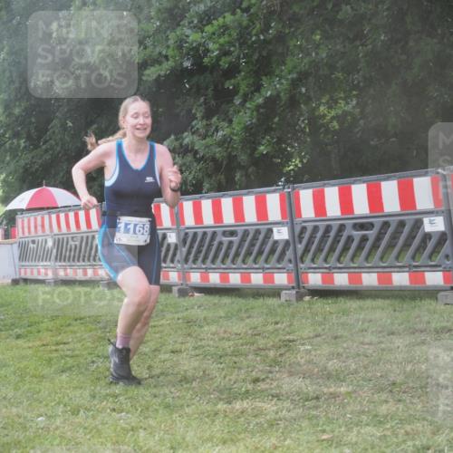 21.06.2025 - 27. Vierlanden-Triathlon KatJ http://msf.ph/oto/8041022 15.06.2025 14:30:13 Ziel 1168, 1236 meine-sportfotos.de