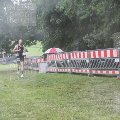 21.06.2025 - 27. Vierlanden-Triathlon KatJ http://msf.ph/oto/8041028 15.06.2025 14:30:17 Ziel 1236, 1255 meine-sportfotos.de