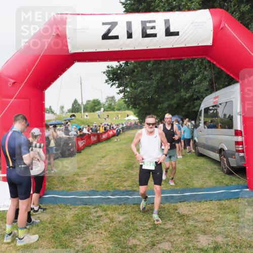 21.06.2025 - 27. Vierlanden-Triathlon MichiJ http://msf.ph/oto/8041030 15.06.2026 13:27:34 Ziel 114, 762, 951 meine-sportfotos.de
