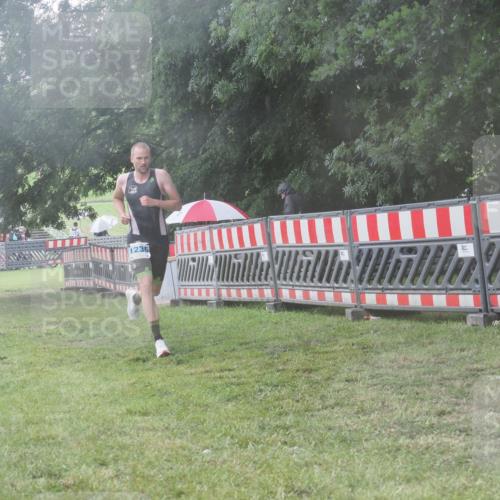 21.06.2025 - 27. Vierlanden-Triathlon KatJ http://msf.ph/oto/8041045 15.06.2025 14:30:18 Ziel 1236, 1255 meine-sportfotos.de