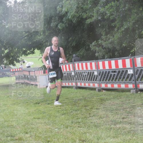 21.06.2025 - 27. Vierlanden-Triathlon KatJ http://msf.ph/oto/8041054 15.06.2025 14:30:19 Ziel 1236, 1255 meine-sportfotos.de