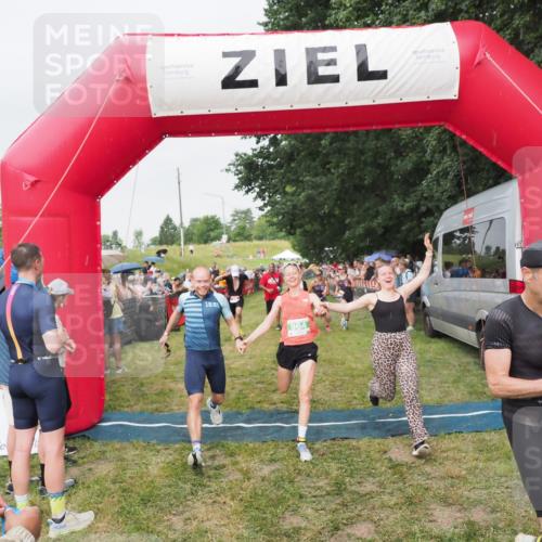 21.06.2025 - 27. Vierlanden-Triathlon MichiJ http://msf.ph/oto/8041083 15.06.2026 13:27:49 Ziel 26, 169, 964, 1058, 1059, 1060 meine-sportfotos.de