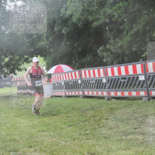 21.06.2025 - 27. Vierlanden-Triathlon KatJ http://msf.ph/oto/8041091 15.06.2025 14:30:22 Ziel 1236, 1255 meine-sportfotos.de