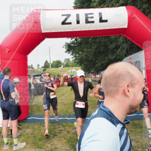 21.06.2025 - 27. Vierlanden-Triathlon MichiJ http://msf.ph/oto/8041121 15.06.2026 13:27:51 Ziel 26, 169, 964, 1058, 1059, 1060 meine-sportfotos.de