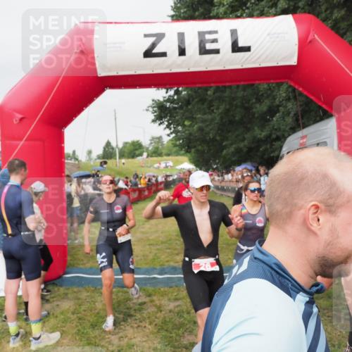 21.06.2025 - 27. Vierlanden-Triathlon MichiJ http://msf.ph/oto/8041124 15.06.2026 13:27:51 Ziel 26, 169, 964, 1058, 1059, 1060 meine-sportfotos.de