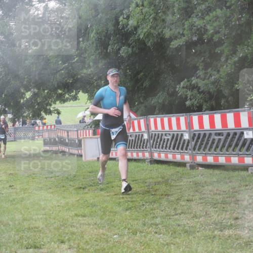 21.06.2025 - 27. Vierlanden-Triathlon KatJ http://msf.ph/oto/8041146 15.06.2025 14:30:46 Ziel 1244, 1313 meine-sportfotos.de