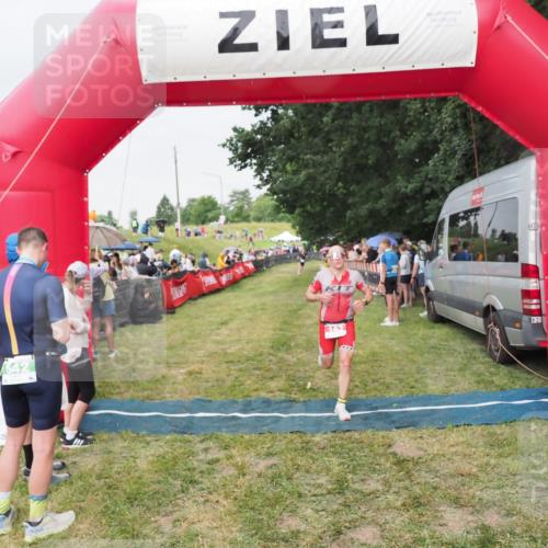 21.06.2025 - 27. Vierlanden-Triathlon MichiJ http://msf.ph/oto/8041150 15.06.2026 13:28:12 Ziel 162 meine-sportfotos.de