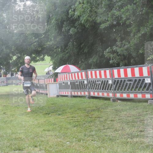 21.06.2025 - 27. Vierlanden-Triathlon KatJ http://msf.ph/oto/8041160 15.06.2025 14:30:50 Ziel 1244 meine-sportfotos.de