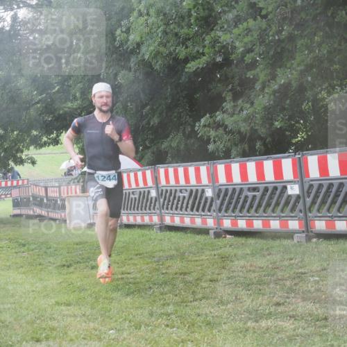 21.06.2025 - 27. Vierlanden-Triathlon KatJ http://msf.ph/oto/8041177 15.06.2025 14:30:51 Ziel 1244 meine-sportfotos.de
