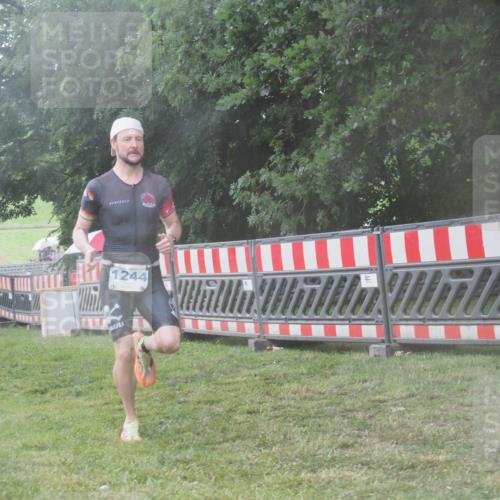 21.06.2025 - 27. Vierlanden-Triathlon KatJ http://msf.ph/oto/8041182 15.06.2025 14:30:52 Ziel 1244 meine-sportfotos.de
