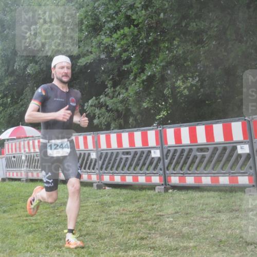 21.06.2025 - 27. Vierlanden-Triathlon KatJ http://msf.ph/oto/8041188 15.06.2025 14:30:52 Ziel 1244 meine-sportfotos.de