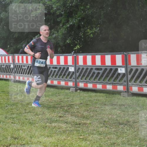 21.06.2025 - 27. Vierlanden-Triathlon KatJ http://msf.ph/oto/8041225 15.06.2025 14:31:32 Ziel 1243, 1257 meine-sportfotos.de