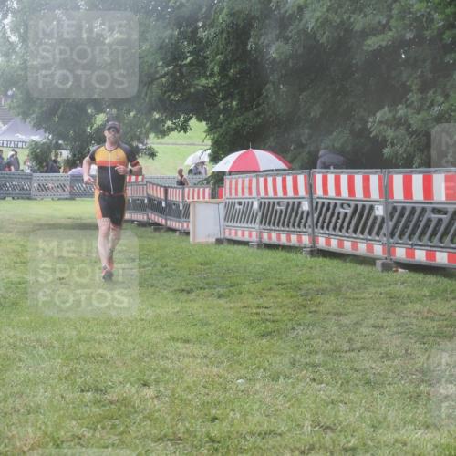 21.06.2025 - 27. Vierlanden-Triathlon KatJ http://msf.ph/oto/8041228 15.06.2025 14:31:33 Ziel 1237, 1243, 1257 meine-sportfotos.de