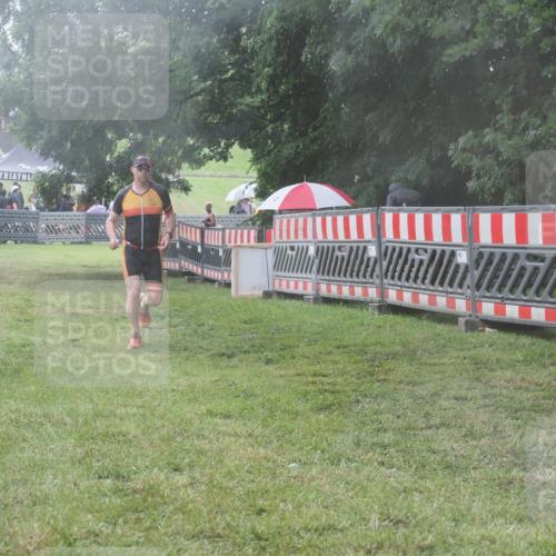 21.06.2025 - 27. Vierlanden-Triathlon KatJ http://msf.ph/oto/8041230 15.06.2025 14:31:33 Ziel 1237, 1243, 1257 meine-sportfotos.de
