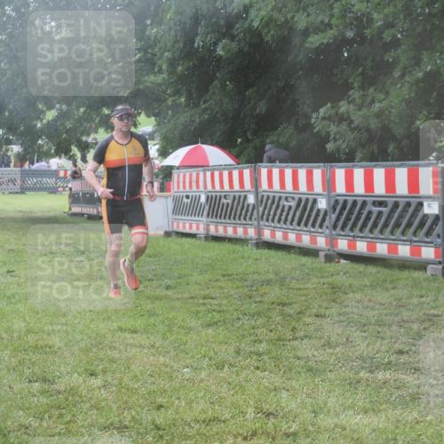 21.06.2025 - 27. Vierlanden-Triathlon KatJ http://msf.ph/oto/8041239 15.06.2025 14:31:34 Ziel 1237, 1257 meine-sportfotos.de