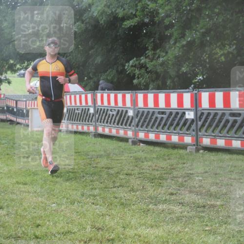 21.06.2025 - 27. Vierlanden-Triathlon KatJ http://msf.ph/oto/8041252 15.06.2025 14:31:34 Ziel 1237, 1257 meine-sportfotos.de