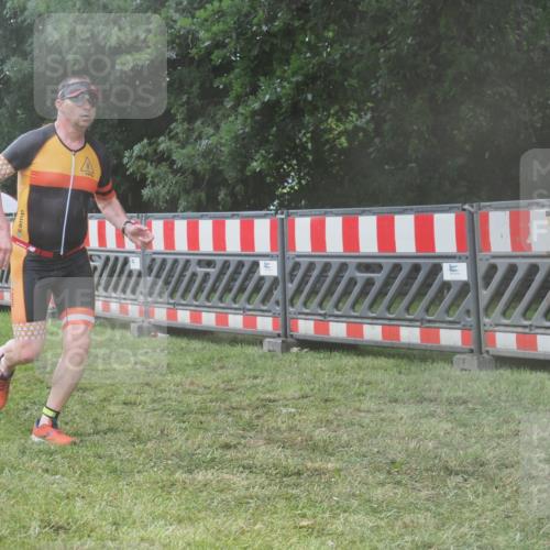 21.06.2025 - 27. Vierlanden-Triathlon KatJ http://msf.ph/oto/8041266 15.06.2025 14:31:35 Ziel 1237, 1257 meine-sportfotos.de