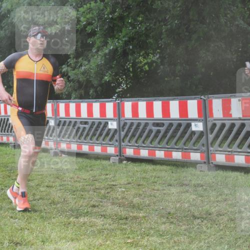 21.06.2025 - 27. Vierlanden-Triathlon KatJ http://msf.ph/oto/8041269 15.06.2025 14:31:35 Ziel 1237, 1257 meine-sportfotos.de
