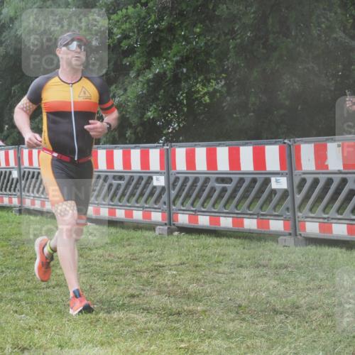 21.06.2025 - 27. Vierlanden-Triathlon KatJ http://msf.ph/oto/8041272 15.06.2025 14:31:35 Ziel 1237, 1257 meine-sportfotos.de