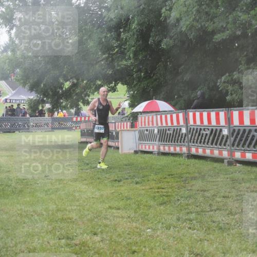 21.06.2025 - 27. Vierlanden-Triathlon KatJ http://msf.ph/oto/8041291 15.06.2025 14:31:41 Ziel 1237 meine-sportfotos.de