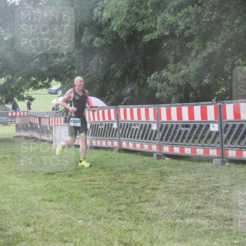 21.06.2025 - 27. Vierlanden-Triathlon KatJ http://msf.ph/oto/8041296 15.06.2025 14:31:41 Ziel 1237 meine-sportfotos.de