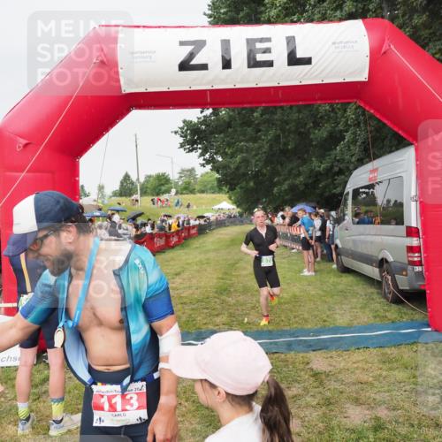 21.06.2025 - 27. Vierlanden-Triathlon MichiJ http://msf.ph/oto/8041317 15.06.2026 13:28:34 Ziel 113, 670, 751 meine-sportfotos.de