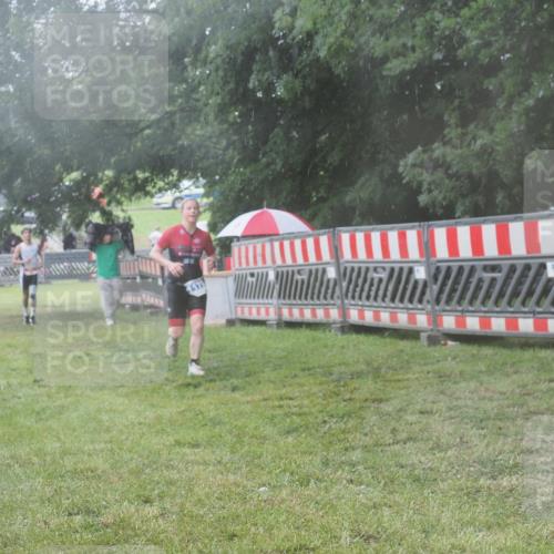 21.06.2025 - 27. Vierlanden-Triathlon KatJ http://msf.ph/oto/8041337 15.06.2025 14:32:42 Ziel 71, 1179 meine-sportfotos.de