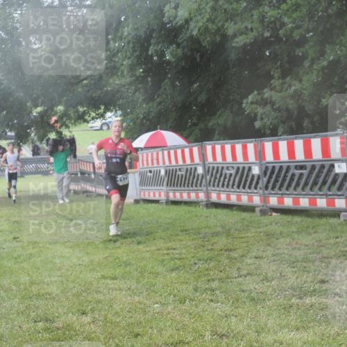 21.06.2025 - 27. Vierlanden-Triathlon KatJ http://msf.ph/oto/8041340 15.06.2025 14:32:42 Ziel 71, 1179 meine-sportfotos.de
