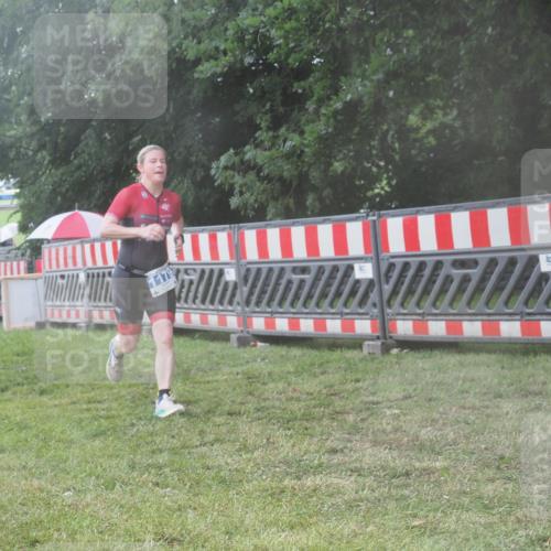 21.06.2025 - 27. Vierlanden-Triathlon KatJ http://msf.ph/oto/8041359 15.06.2025 14:32:44 Ziel 71, 1179 meine-sportfotos.de
