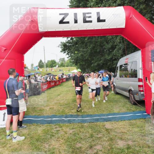 21.06.2025 - 27. Vierlanden-Triathlon MichiJ http://msf.ph/oto/8041370 15.06.2026 13:29:18 Ziel 9, 952 meine-sportfotos.de