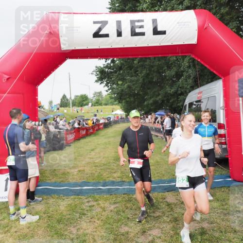 21.06.2025 - 27. Vierlanden-Triathlon MichiJ http://msf.ph/oto/8041399 15.06.2026 13:29:19 Ziel 9, 952 meine-sportfotos.de