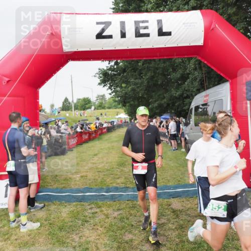 21.06.2025 - 27. Vierlanden-Triathlon MichiJ http://msf.ph/oto/8041407 15.06.2026 13:29:19 Ziel 9, 952 meine-sportfotos.de