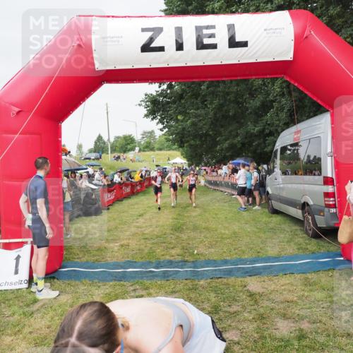 21.06.2025 - 27. Vierlanden-Triathlon MichiJ http://msf.ph/oto/8041490 15.06.2026 13:29:43 Ziel 717, 1069, 1070, 1071 meine-sportfotos.de