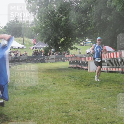 21.06.2025 - 27. Vierlanden-Triathlon KatJ http://msf.ph/oto/8041504 15.06.2025 14:33:22 Ziel 1250 meine-sportfotos.de