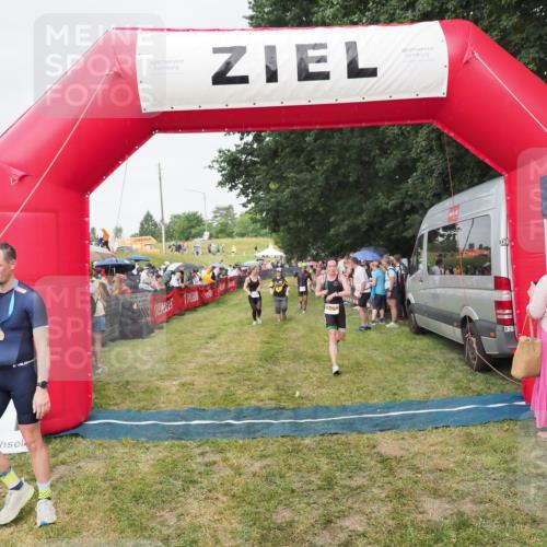 21.06.2025 - 27. Vierlanden-Triathlon MichiJ http://msf.ph/oto/8041515 15.06.2026 13:29:49 Ziel 1061, 1069, 1070, 1071 meine-sportfotos.de