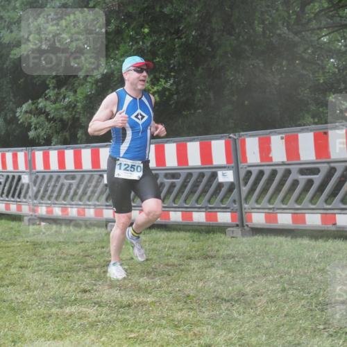 21.06.2025 - 27. Vierlanden-Triathlon KatJ http://msf.ph/oto/8041531 15.06.2025 14:33:24 Ziel 1250 meine-sportfotos.de