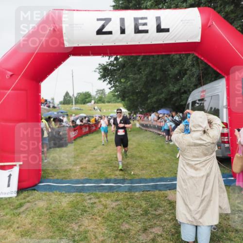 21.06.2025 - 27. Vierlanden-Triathlon MichiJ http://msf.ph/oto/8041549 15.06.2026 13:30:13 Ziel 68, 227, 958, 970 meine-sportfotos.de