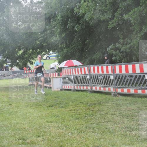 21.06.2025 - 27. Vierlanden-Triathlon KatJ http://msf.ph/oto/8041557 15.06.2025 14:34:23 Ziel 1289 meine-sportfotos.de