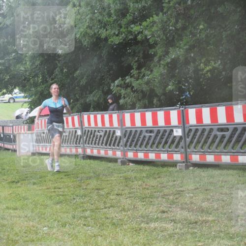 21.06.2025 - 27. Vierlanden-Triathlon KatJ http://msf.ph/oto/8041573 15.06.2025 14:34:24 Ziel 1289 meine-sportfotos.de